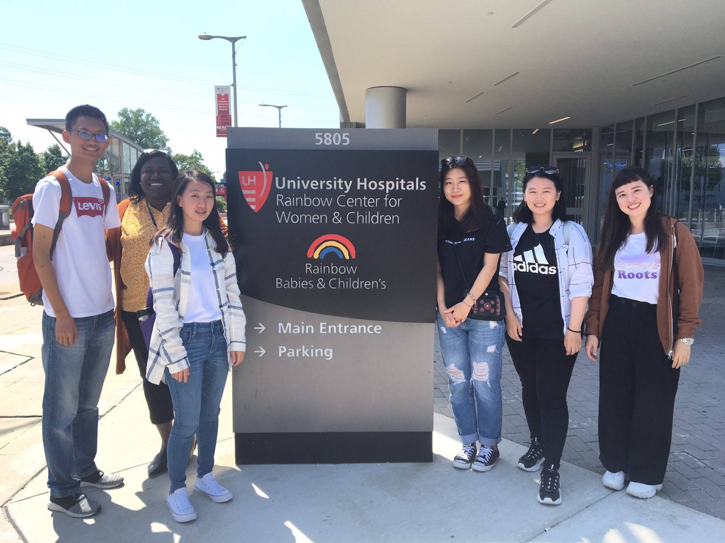亞大護理系學生到美國Women and Children Center以婦女及幼童為主的門診單位參訪。