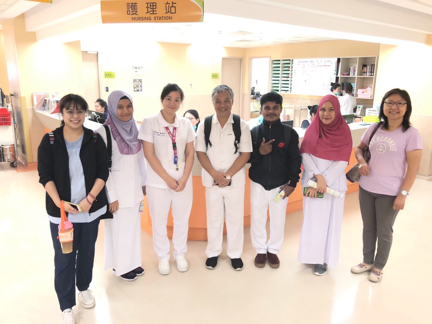 UMY學生由護理系喬佳宜、樊韻彥老師陪同參訪亞洲大學附設醫院。