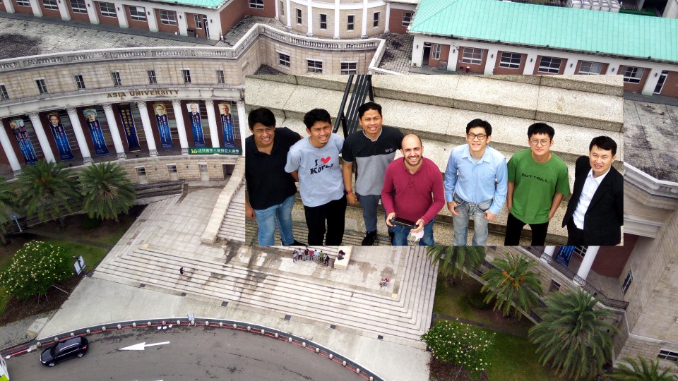 Professor Chi-Wen Lung (from right) and members of the research LAB, including Quanxin Lin, Wei-Cheng Shen, Vite Babak Hamun Akbari, Sunardi, Fahni Haris, and Peter Ardhianto.