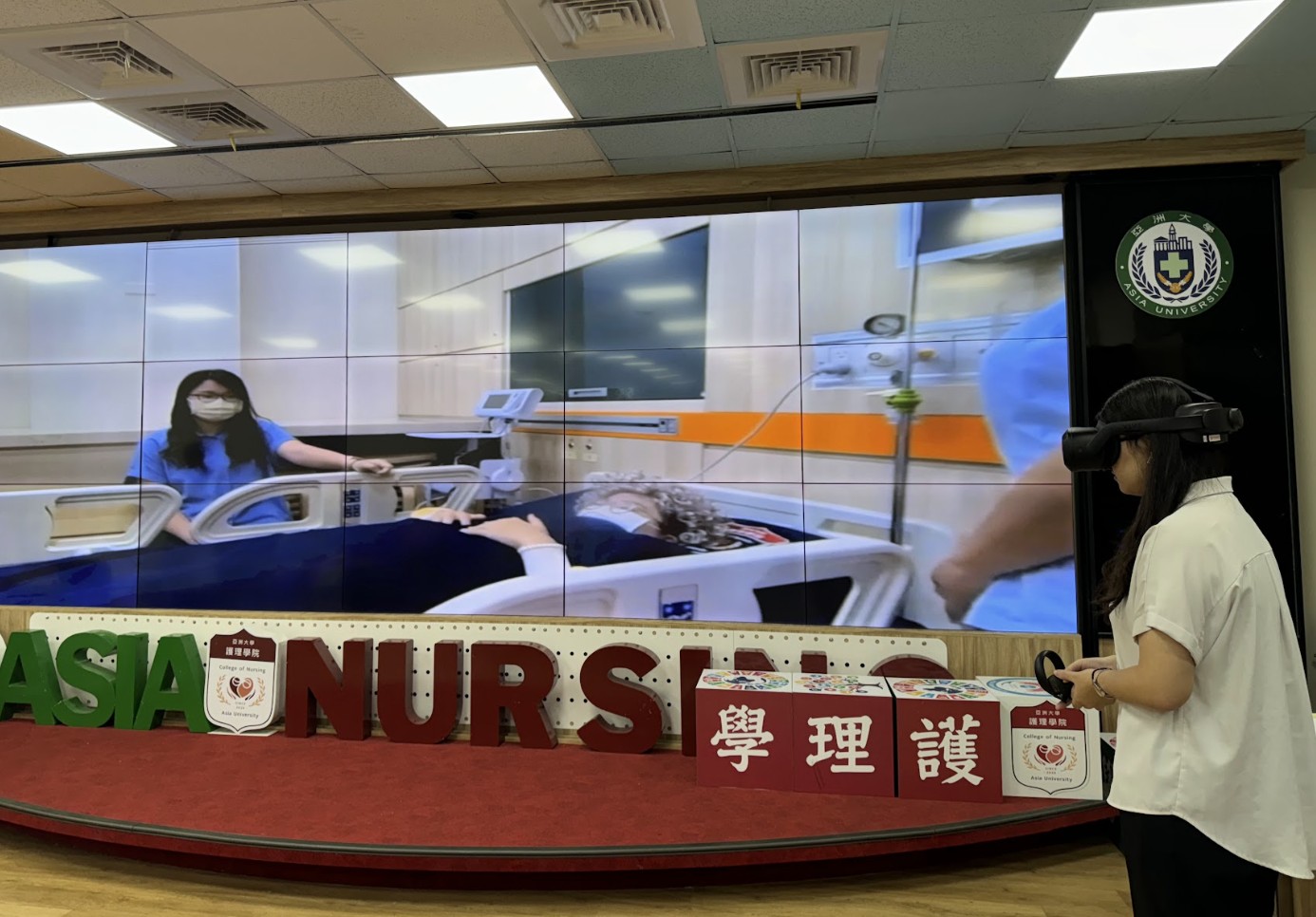 圖說:亞大護理學院辦理護理職涯VR教案製作工作坊,師生協作完成五部VR教材並舉辦競賽。