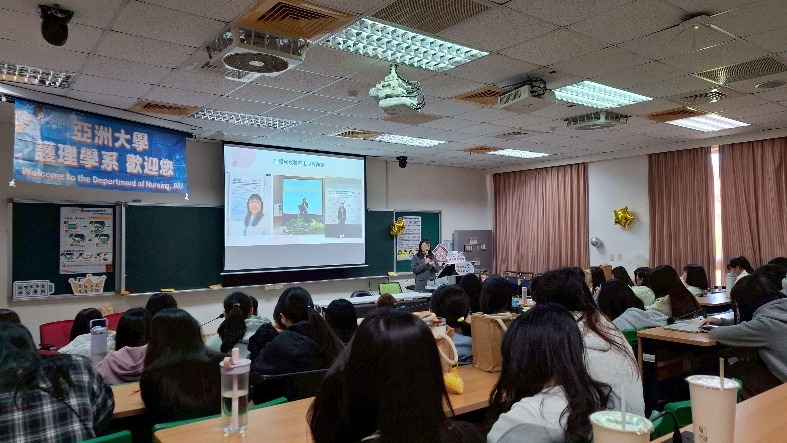 圖說：亞大護理學系傑出系友姚雅馨進行專題分享，介紹護理師在臨床、進修與研究發展上的多元職涯可能，與在校學生交流臨床經驗與專業成長歷程。